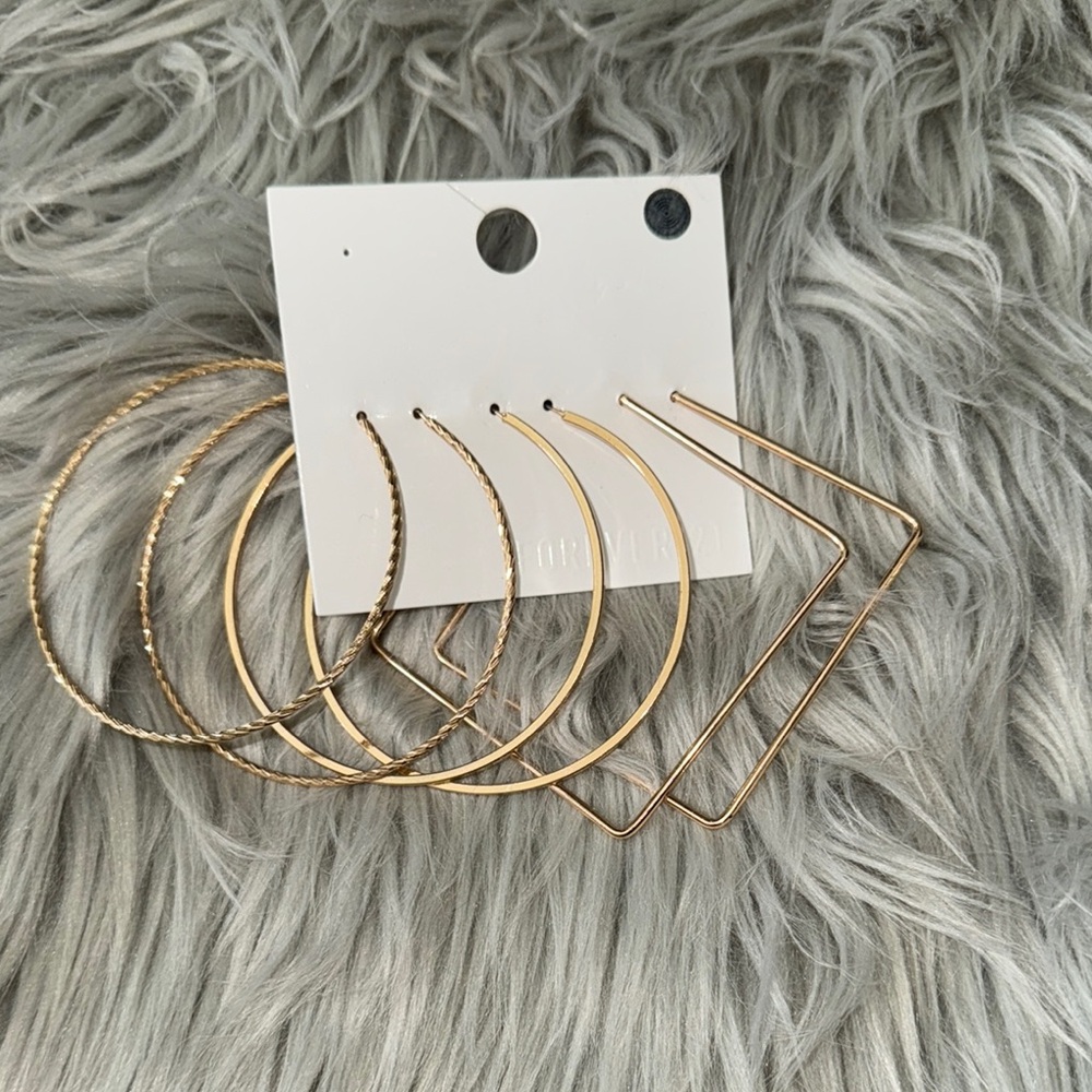 ‘Gold’ earrings set